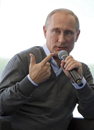 © Reuters. بوتين:روسيا لن تقف ساكنة عندما يتعرض السكان لإطلاق النار في أوكرانيا