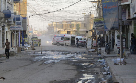 © Reuters. الشرطة ومسؤول طبي: مقتل 37 في تفجير انتحاري في غرب العراق