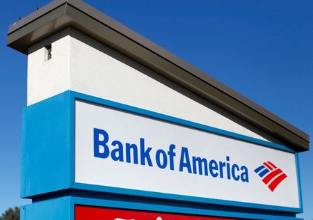 © Reuters. América Móvil contrata a Bank of America para vender activos: agencia