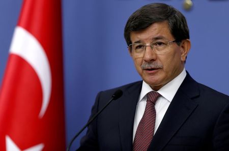 © Reuters. Turkish Prime Minister Ahmet Davutoglu announces his new cabinet in Ankara