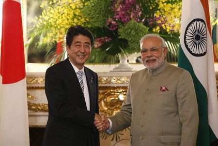 © Reuters. India's PM Modi and Japan's PM Abe shake hands before their talks at the state guest house in Tokyo