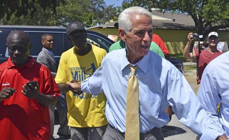 © Reuters. Former Florida Governor Charlie Crist greets supporters outside the North Miami Public Library in Miami in this file photo