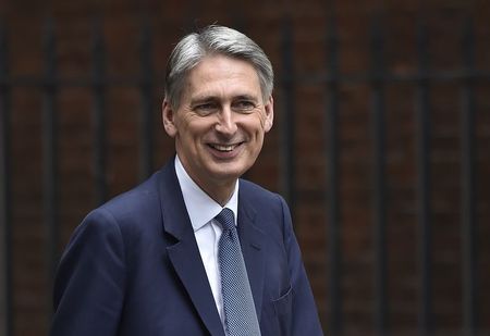 © Reuters. Britain's Foreign Secretary Philip Hammond arrives in Downing Street in central London