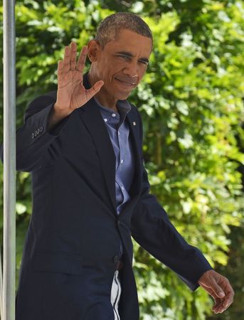 © Reuters. أوباما أبلغ الكونجرس بموافقته على ضربات جوية مستهدفة في العراق