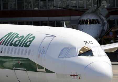 © Reuters. Un aeromobile Alitalia a Fiumicino