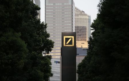 © Reuters. A logo of Deutsche Bank AG is seen in Tokyo
