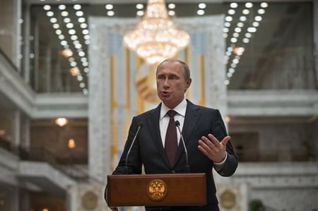 © Reuters. Putin y Poroshenko hablan de Ucrania y hallan puntos en común - Kremlin