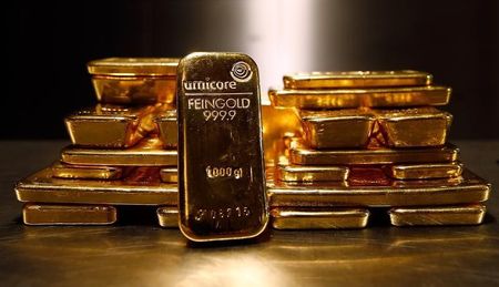 © Reuters. قطع الذهب في لندن صباحا على 1268.50 دولار للأوقية