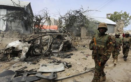 © Reuters. الهجوم على زعيم اسلامي صومالي سيفجر صراعا على السلطة