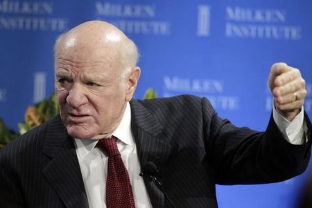 © Reuters. Barry Diller, chairman and senior executive of IAC, and chairman and senior executive of Expedia Inc., speaks during a panel session "A Conversation with Barry Diller" at the Milken Institute Global Conference in Beverly Hills