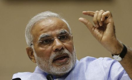 © Reuters. Indian PM Modi speaks during the launch of the Jan Dhan Yojana, or the Scheme for People's Wealth, in New Delhi