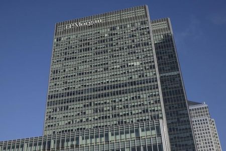 © Reuters. The offices of JP Morgan in the Canary Wharf district of London