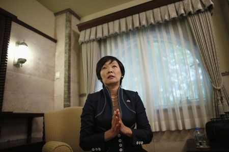 © Reuters. سيدة اليابان الأولى الملقبة "بالمعارضة المنزلية" تتحدث في الاقتصاد