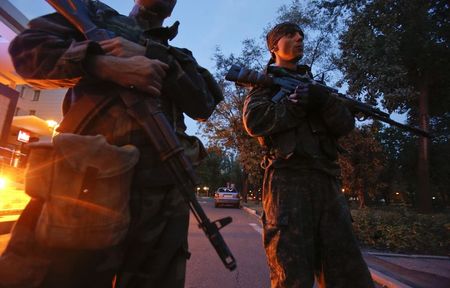 © Reuters. Guerriglieri separatisti russi a Donetsk