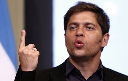 © Reuters. Ministro da Economia, Axel Kicillof, durante coletiva de imprensa em Buenos Aires 