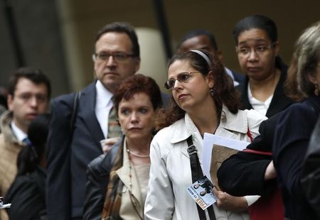 © Reuters. Job seekers stand in line to meet prospective employers at a career fair in New York City