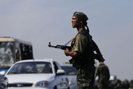 © Reuters. مصدر عسكري: الجيش الأوكراني متأهب لصد أي هجوم للانفصاليين قرب ميناء هام
