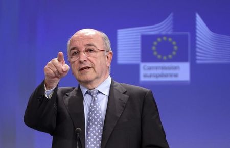 © Reuters. EU Competition Commissioner Almunia addresses a news conference in Brussels