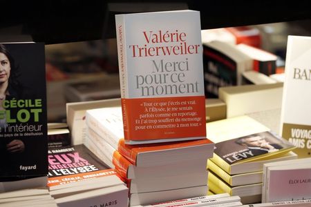 © Reuters. DÉMARRAGE RECORD POUR LE LIVRE DE VALÉRIE TRIERWEILER SUR FRANÇOIS HOLLANDE