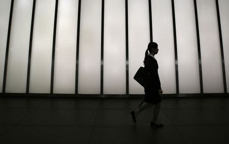 © Reuters. A job seeker walks past a corridor of a commercial building in Tokyo