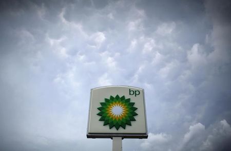 © Reuters. Storm clouds form near a BP station in Alexandria, Virginia