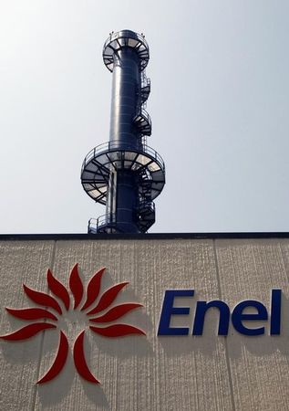 © Reuters. Enel SpA's new hydrogen-fuelled combined cycle power plant is pictured inside the Andrea Palladio Fusina plant in Venice