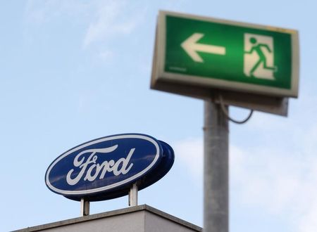 © Reuters. The Ford logo is pictured on the rooftop of Austria's Ford head branch in Vienna