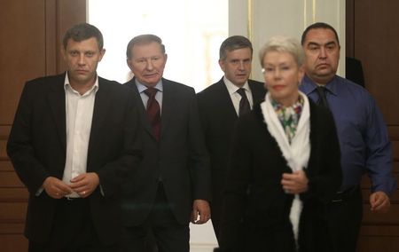 © Reuters.  Alexander Zakharchenko, Leonid Kuchma, Mikhail Zurabov, Heidi Tagliavini e  Igor Plotnitsky em Minsk