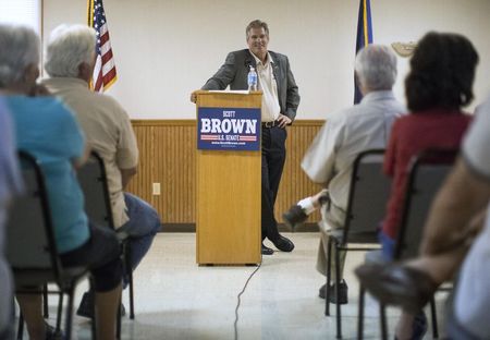 © Reuters. Scott Brown, a Republican candidate for the U.S. Senate, listens to a question from the audience during a town hall campaign stop at a VFW post in Hudson