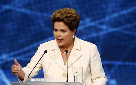 © Reuters. Dilma Rousseff fala durante debate em São Paulo
