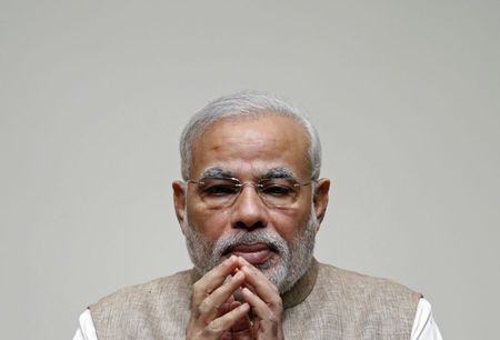 © Reuters. India's Prime Minister Narendra Modi gestures as he gives a speech in front of students at the University of the Sacred Heart in Tokyo