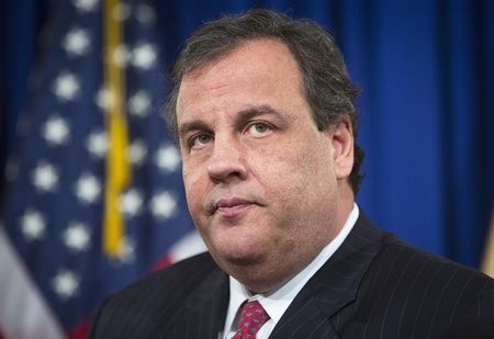 © Reuters. New Jersey Governor Christie gives news conference in Trenton