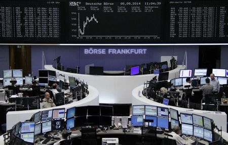 © Reuters. La sala operativa della borsa di Francoforte 