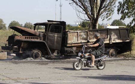 © Reuters. صمود وقف إطلاق النار "الهش" بأوكرانيا والرئيس يزور مدينة على الجبهة