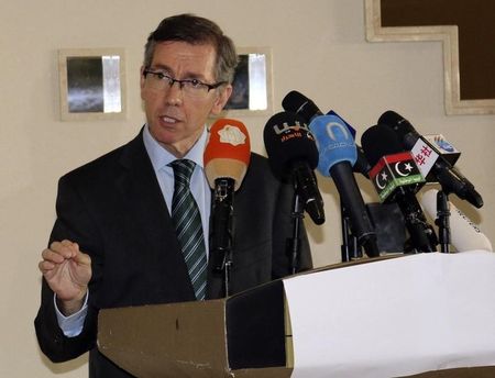 © Reuters. European Union envoy, Bernardino Leon speaks during a news conference in Tripoli