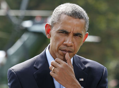 © Reuters. U.S. President Obama pauses as he speaks to the media on the situation in Iraq on the South Lawn of the White House in Washington