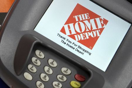 © Reuters. A closeup of an electronic payment station at a Home Depot store in Daly City