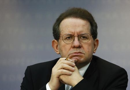 © Reuters. ECB Vice President Constancio looks on during the monthly ECB news conference in Frankfurt