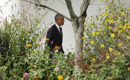 © Reuters. البيت الأبيض: أوباما والعبادي يناقشان خطر الدولة الإسلامية هاتفيا