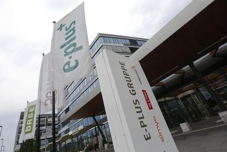 © Reuters. Filial alemana de Telefónica amplía capital para comprar E-PLUS