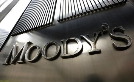 © Reuters. Logotipo da agência de risco Moody's no prédio-sede da empresa em Nova York.