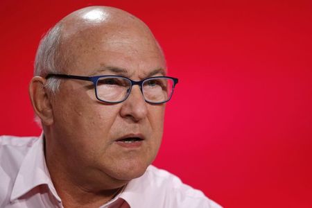 © Reuters. French Finance Minister Sapin, attends the Socialist Party's "Universite d'ete" summer meeting in La Rochelle