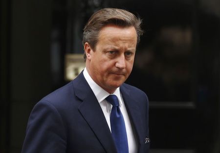 © Reuters. Cameron implora a los escoceses: No rompáis nuestra familia  