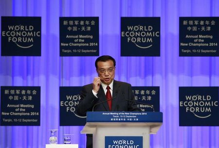 © Reuters. China's Premier Li gives a speech during the World Economic Forum's annual meeting of the New Champions in Tianjin