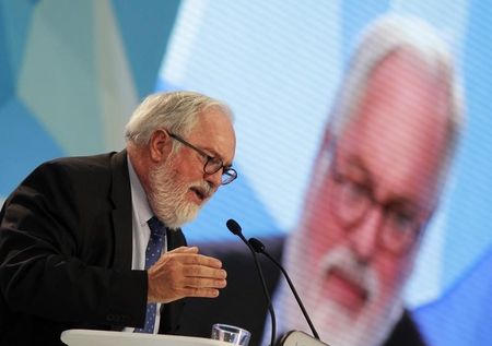 © Reuters. Cañete, elegido por sorpresa comisario europeo de Energía