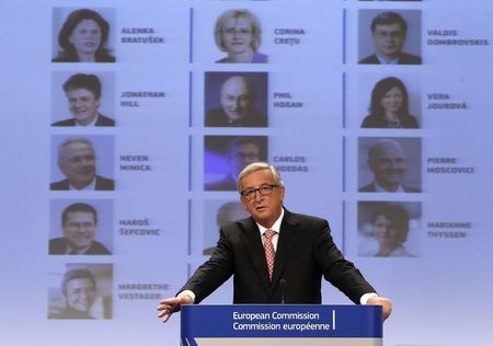 © Reuters. JEAN-CLAUDE JUNCKER PRÉSENTE SON ÉQUIPE