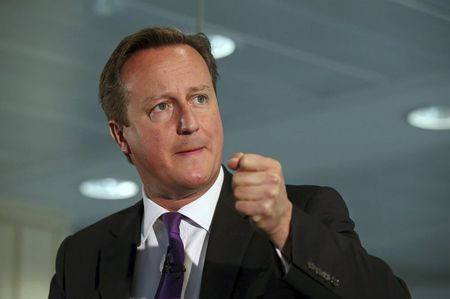 © Reuters. Primeiro-ministro britânico, David Cameron, durante visita a Edimburgo, na Escócia