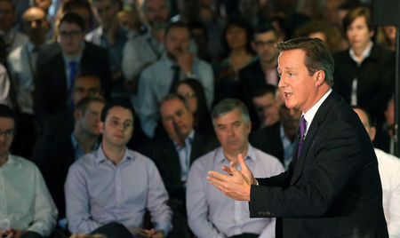 © Reuters. Primeiro-ministro britânico, David Cameron, durante visita a Edimburgo, na Escócia 