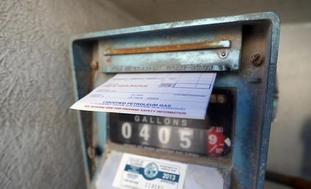 © Reuters. The meter shown on the back of the Arenson Oil and Propane delivery truck during a stop in Sandwich, Illinois