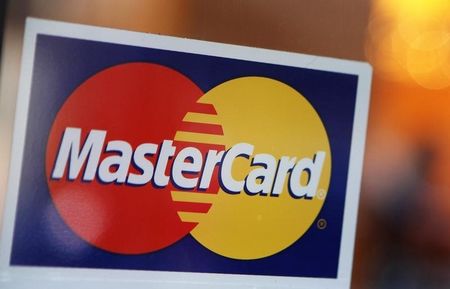 © Reuters. A MasterCard logo is seen on a door outside a restaurant in New York